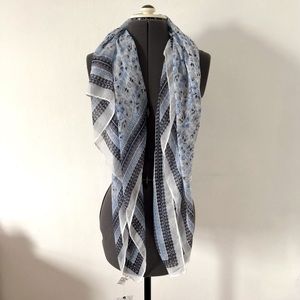 🎀 5/$25 NWT Melrose and Market light blue large square scarf